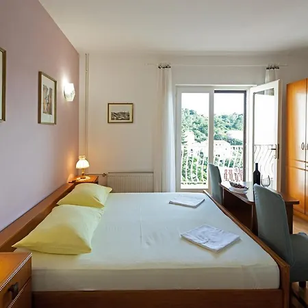 Balic - Zf Hvar 3* フヴァル