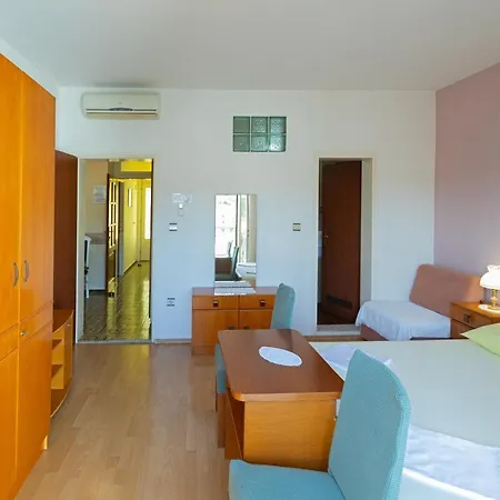 Balic - Zf Hvar 3* フヴァル