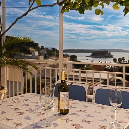 Balic - Zf Hvar 3* フヴァル