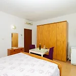Balic - Zf Hvar Pensión 3*