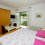 Balic - Zf Hvar Pensión 3*